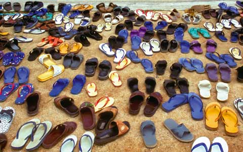 Schuhe vor Moschee