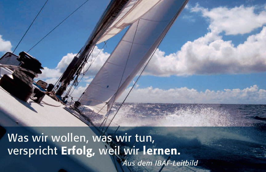 Segelyacht am Wind mit IBAF-Leitbild Segelyacht am Wind mit IBAF-Leitbild