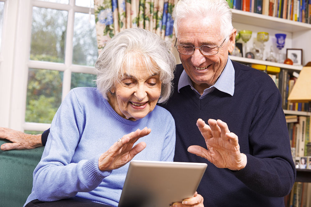 Senioren mit Tablet